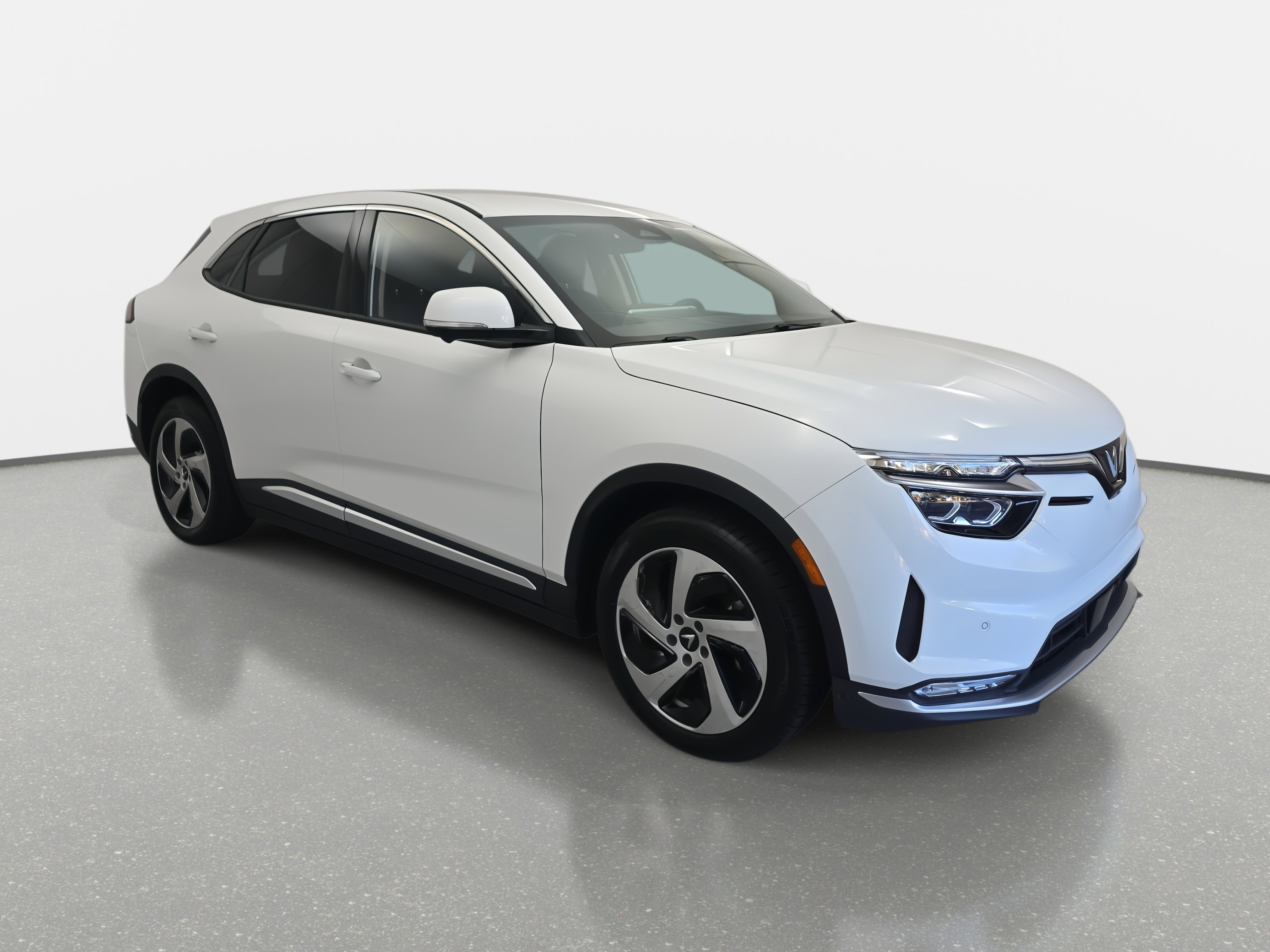 New 2025 VinFast VF 8 Eco image 3