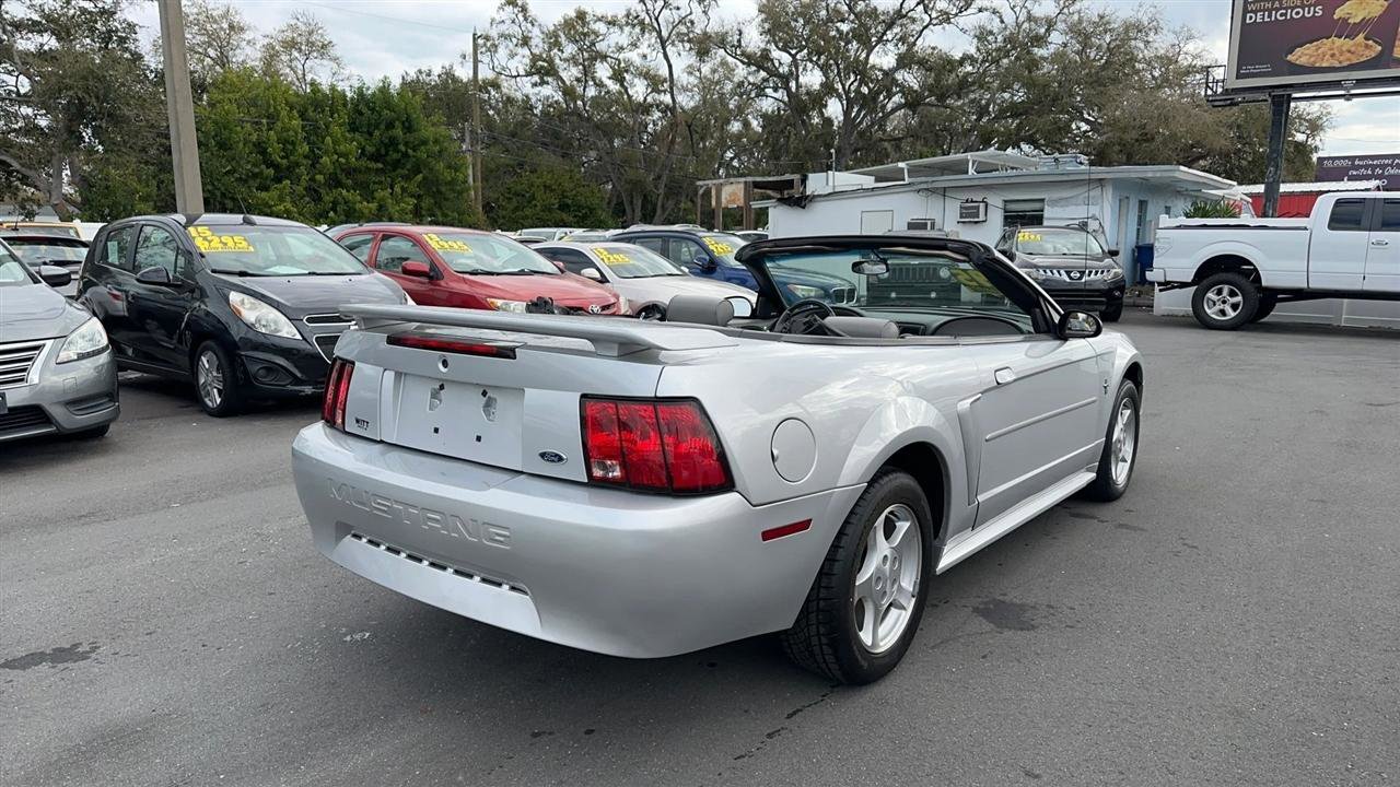 Used 2003 Ford Mustang Convertible image 10