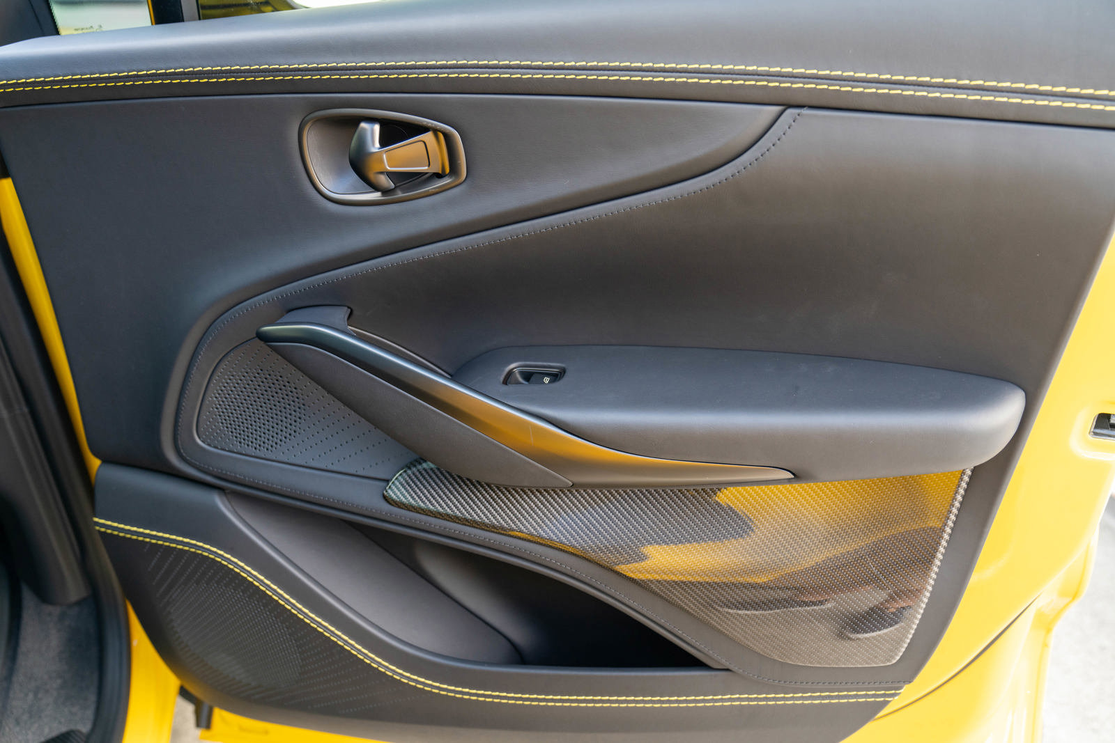 Used 2023 Aston Martin DBX 707 image 35