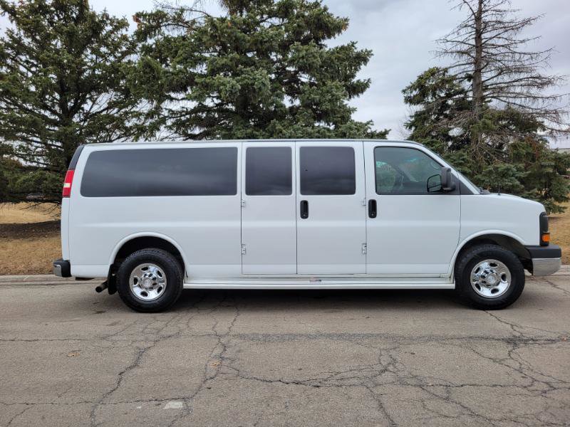 Used 2015 Chevrolet Express 3500 LS RWD image 2