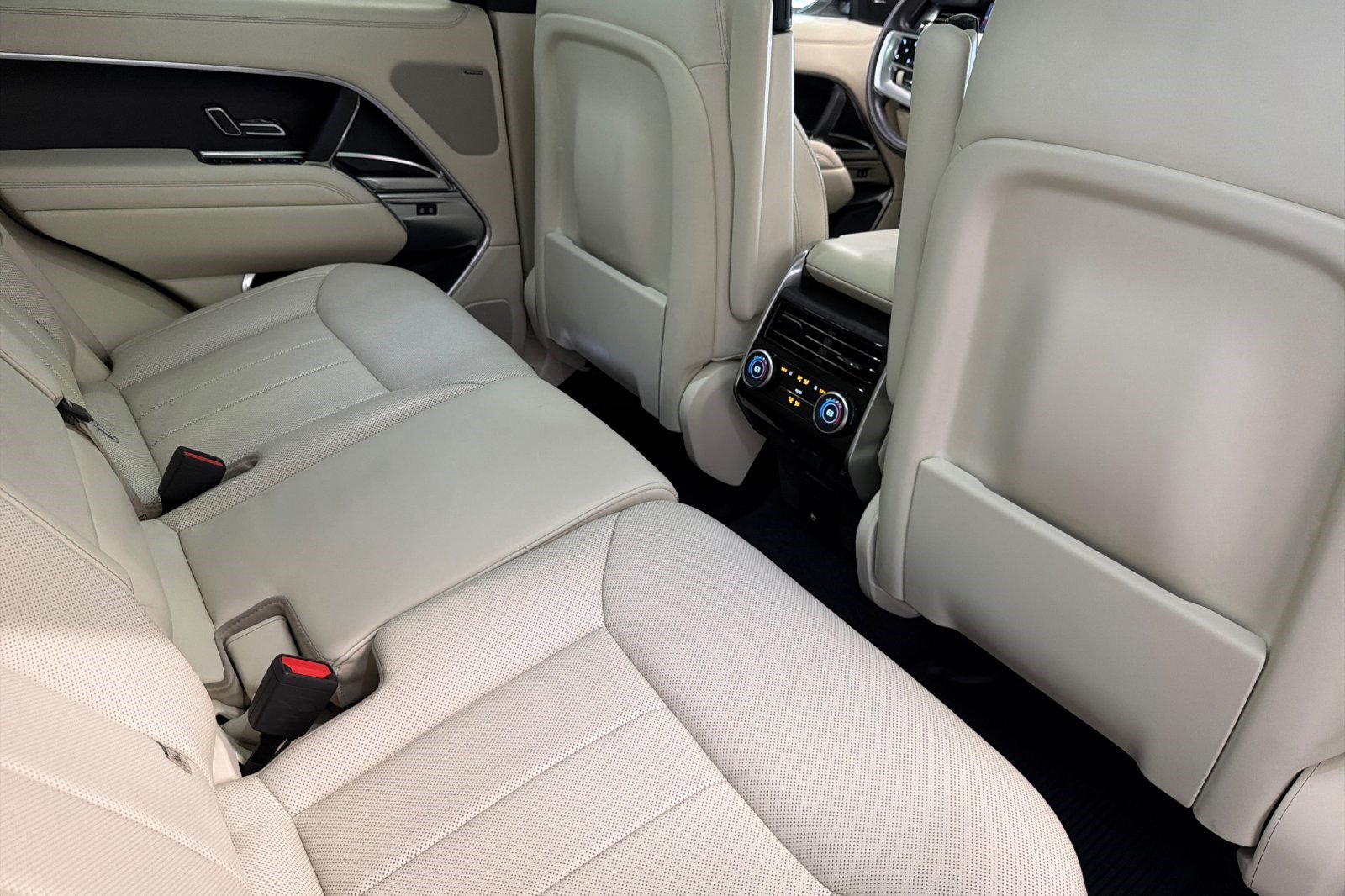 Used 2023 Land Rover Range Rover SE AWD/4WD image 32