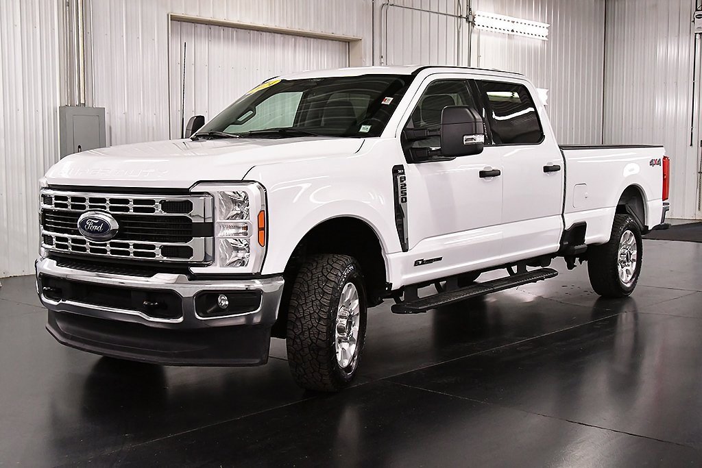 Used 2024 Ford F250 XLT image 3