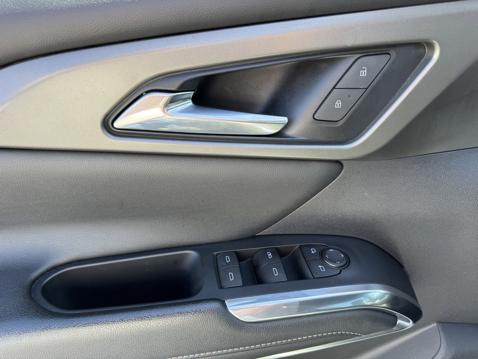 Used 2024 Chevrolet Traverse LT image 18