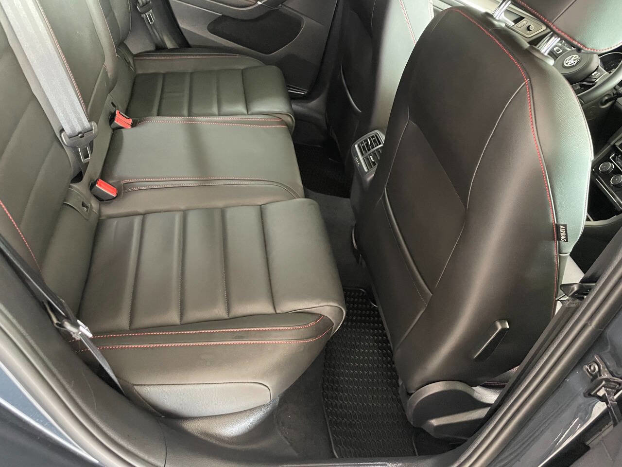 Used 2020 Volkswagen GTI SE image 23