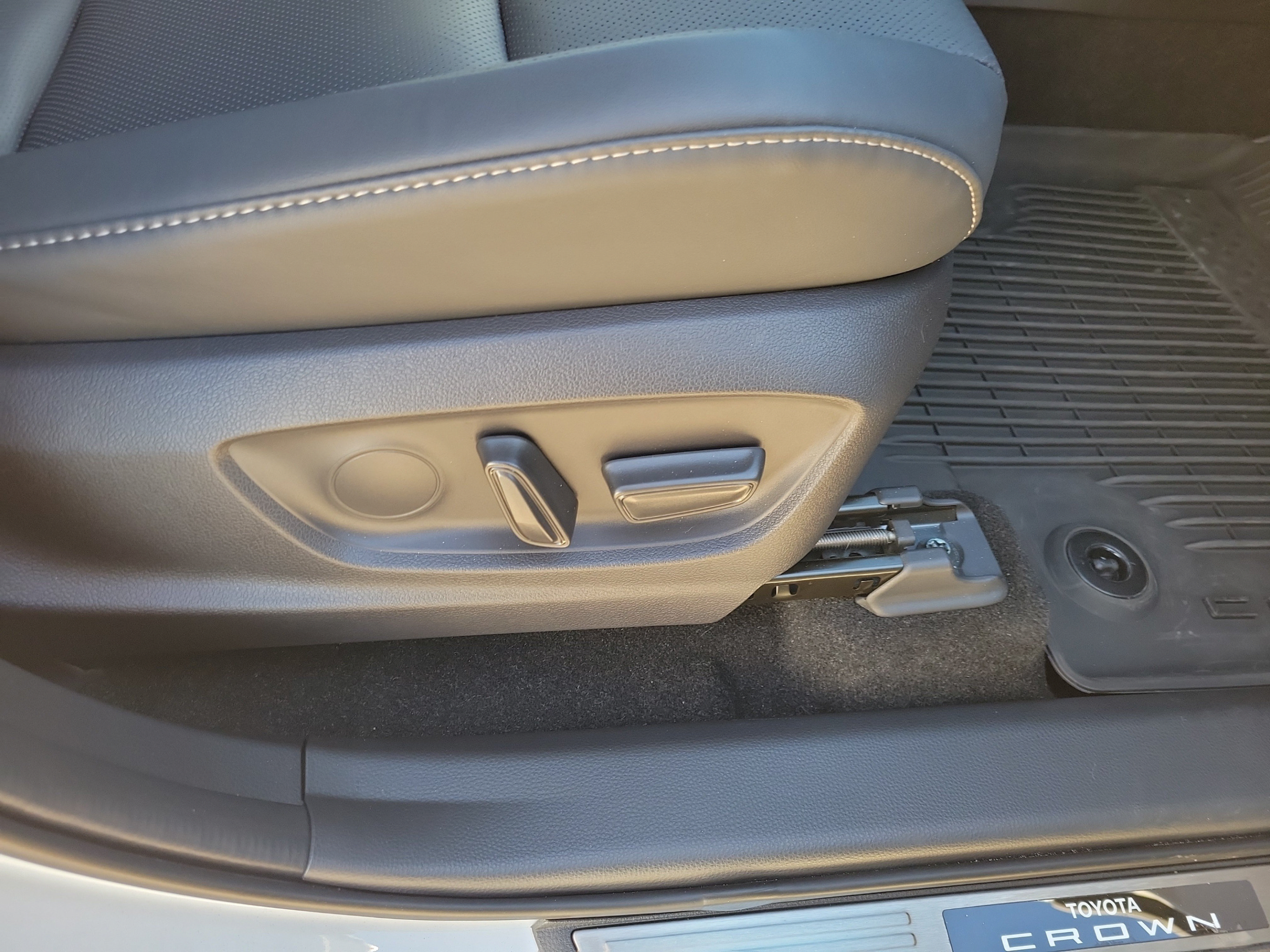 Certified 2025 Toyota Crown Signia AWD/4WD image 26