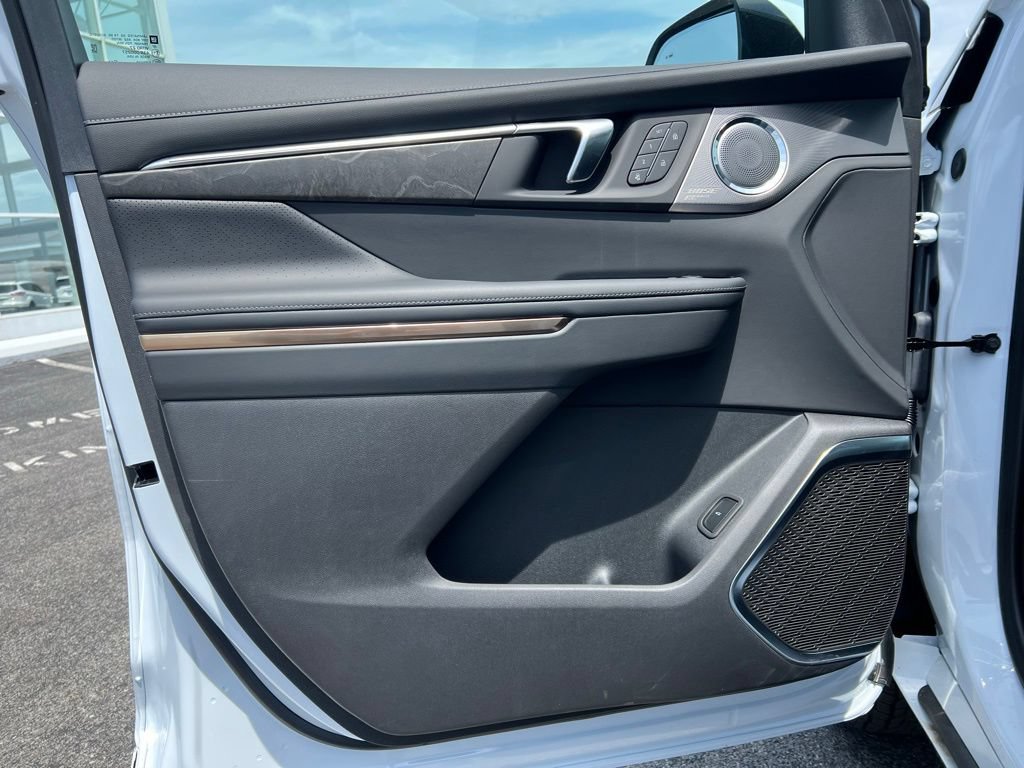 New 2026 Buick Enclave Avenir w/ Super Cruise Package FWD image 8