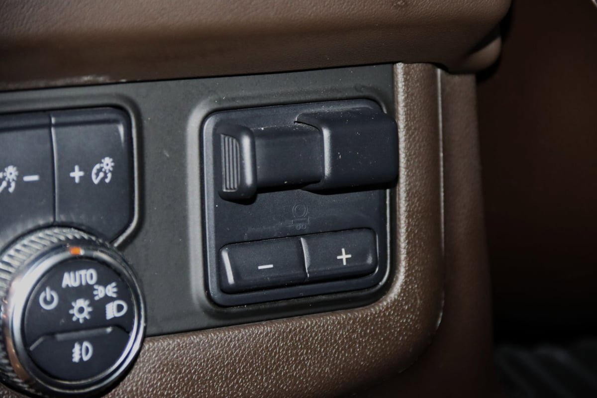 Used 2023 GMC Yukon XL SLT w/ SLT Premium Package AWD/4WD image 21