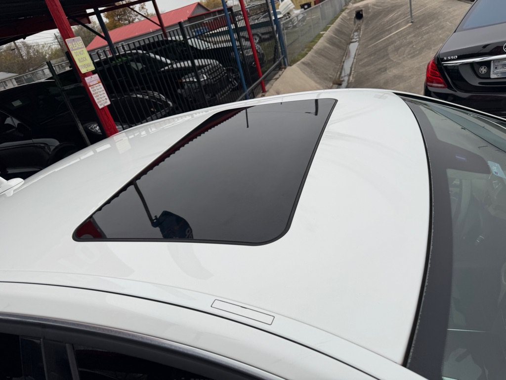 Used 2014 Mercedes-Benz E 350 Sedan image 32