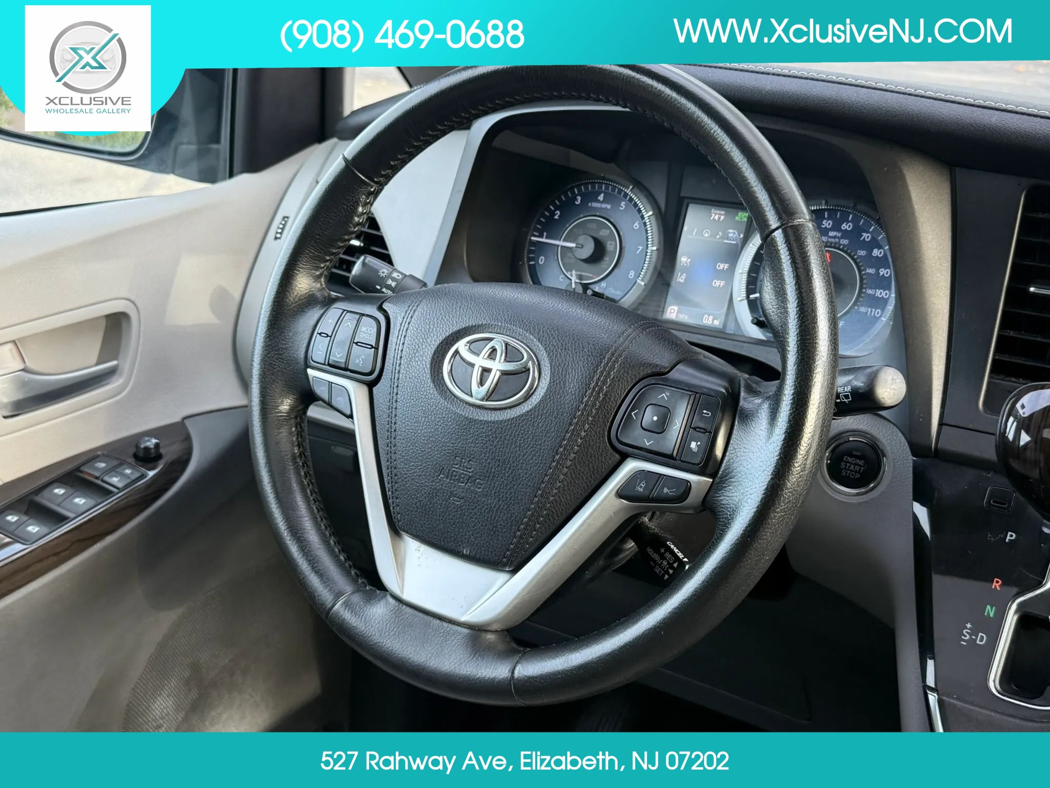 Used 2019 Toyota Sienna XLE Premium w/ Carpet Mat Package FWD image 11