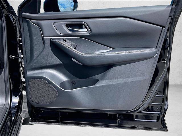 Used 2025 Nissan Rogue SV AWD/4WD image 19