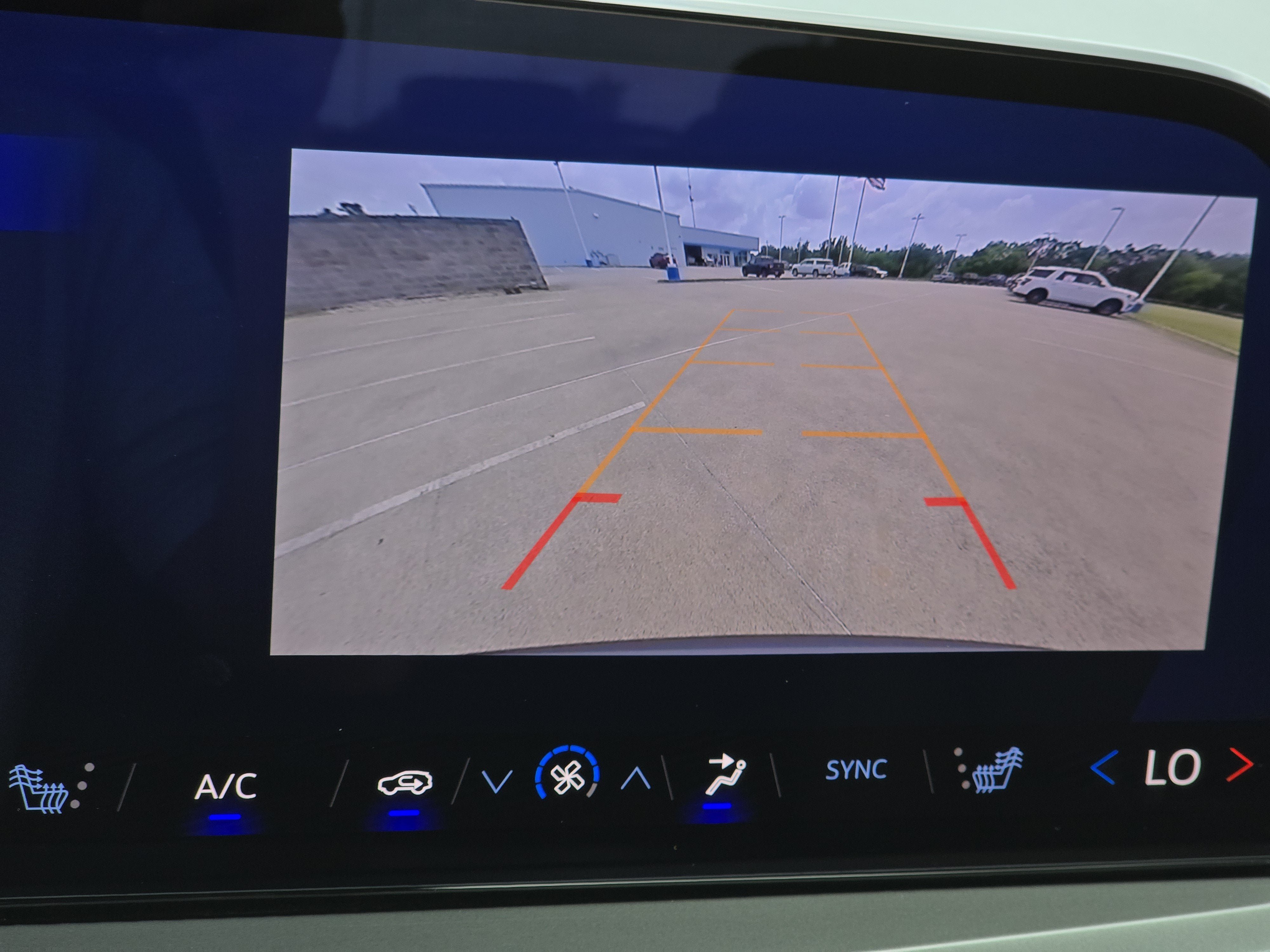 Used 2025 Chevrolet Traverse LT FWD image 20