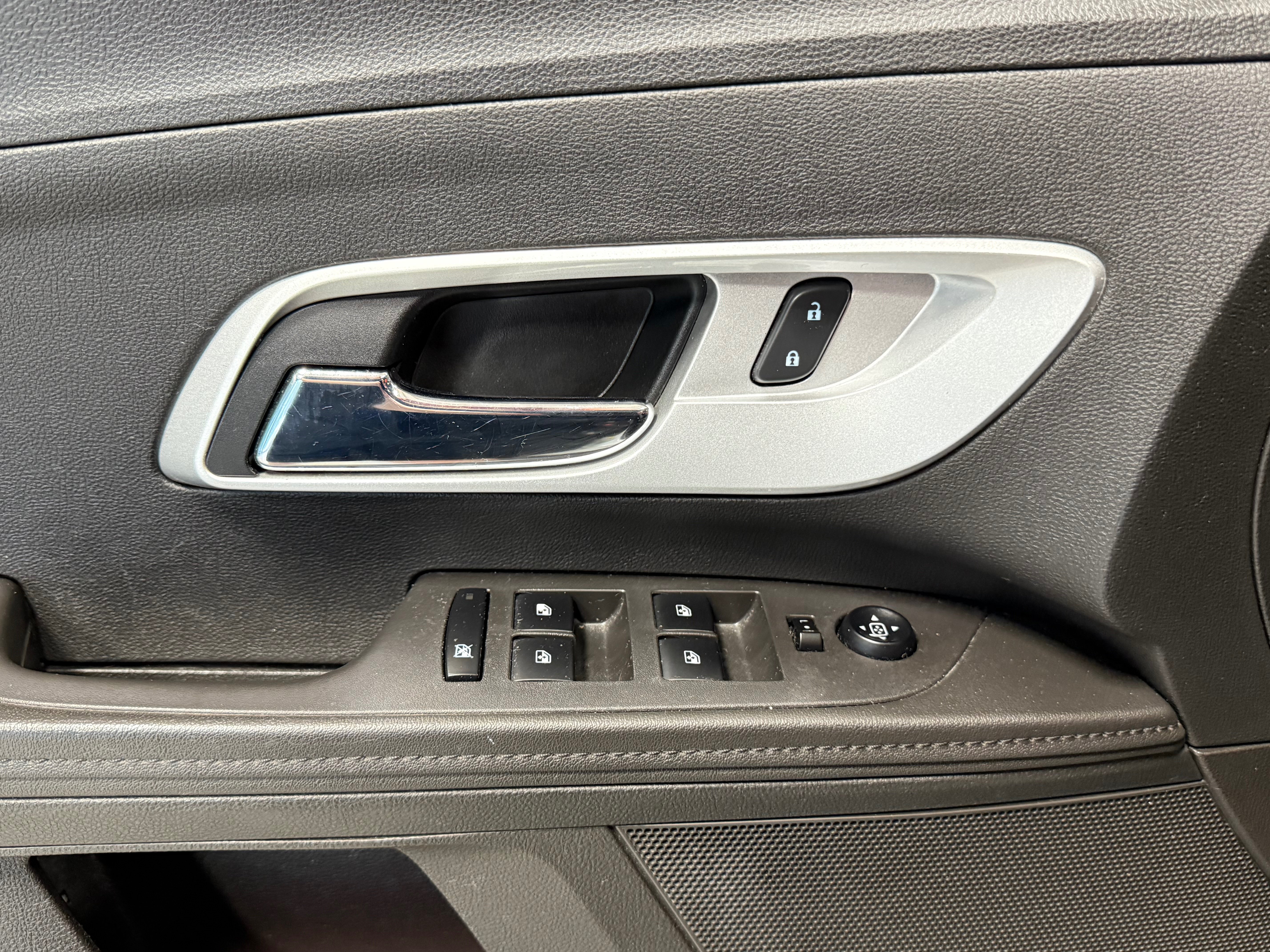 Used 2012 Chevrolet Equinox LS FWD image 17