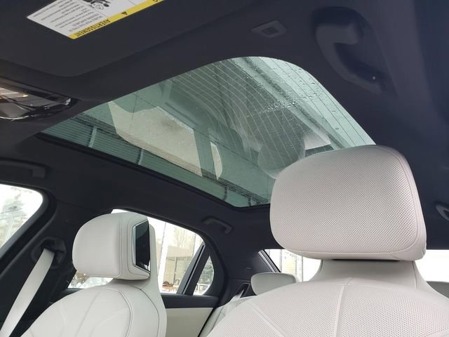 New 2026 BMW 740i xDrive w/ Premium Package image 19