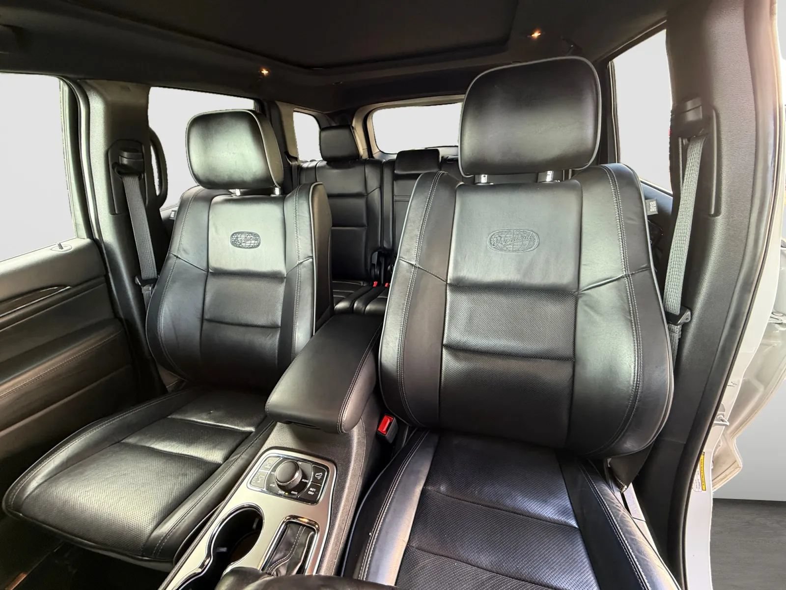 Used 2020 Jeep Grand Cherokee Overland AWD/4WD image 13