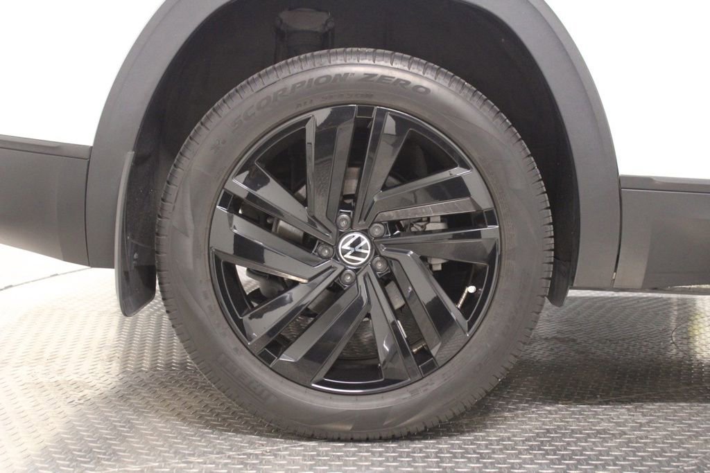 Used 2021 Volkswagen Atlas Cross Sport SE FWD image 13
