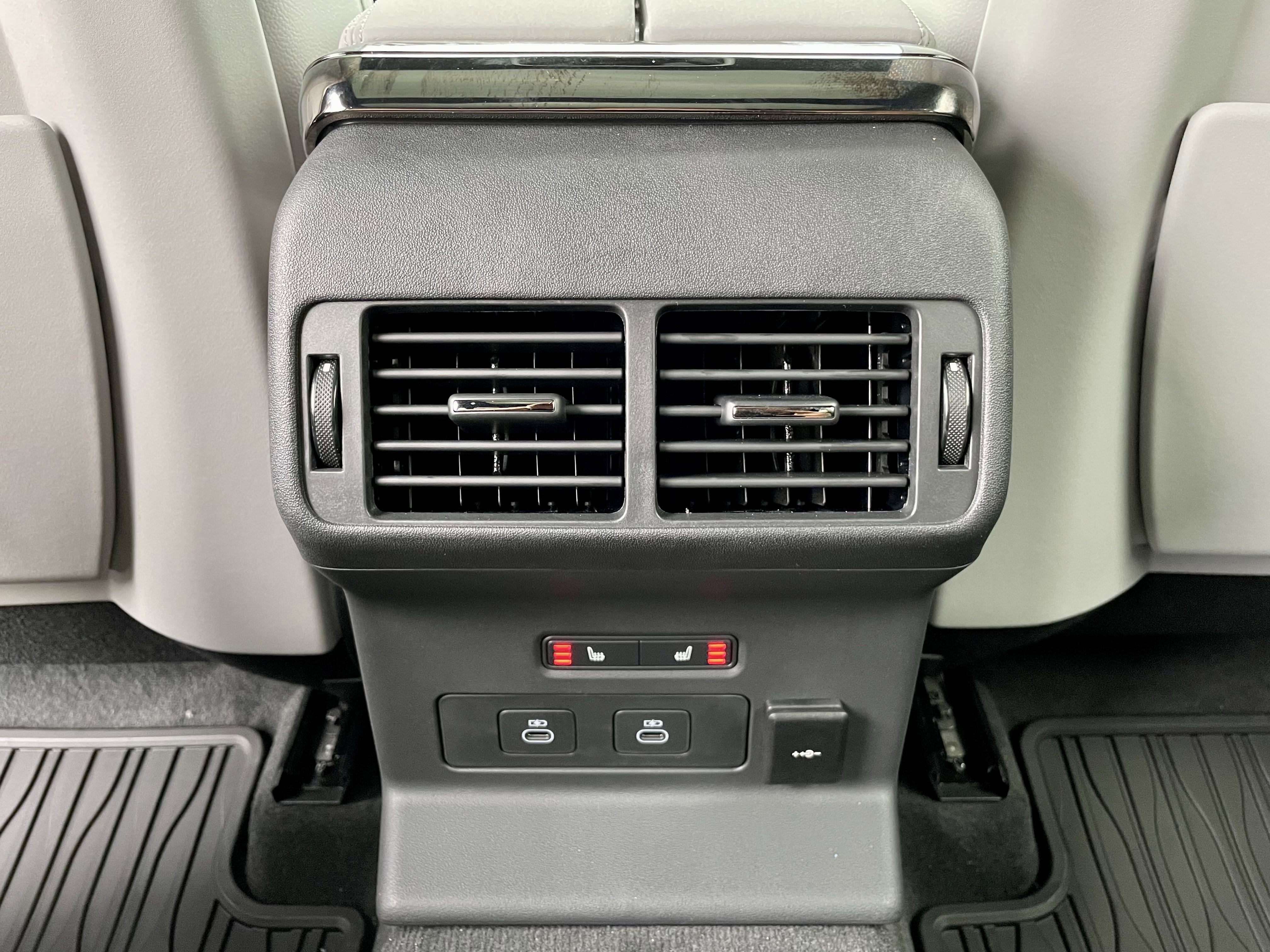 New 2026 Land Rover Range Rover Velar Dynamic SE image 26