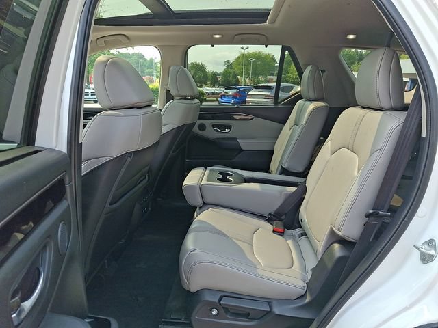 Used 2025 Honda Pilot Touring image 12