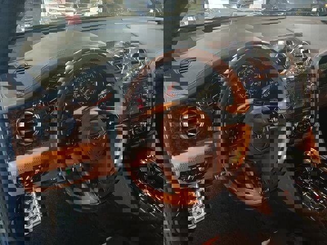 Used 2017 Bentley Bentayga image 16