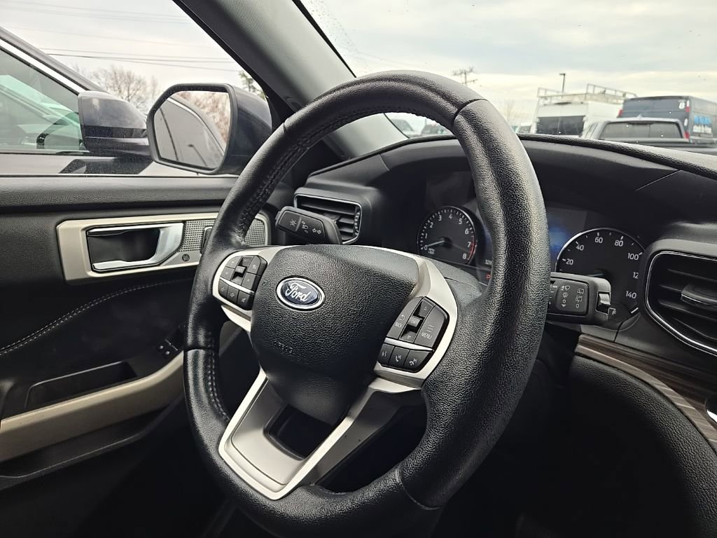 Used 2023 Ford Explorer Limited AWD/4WD image 9