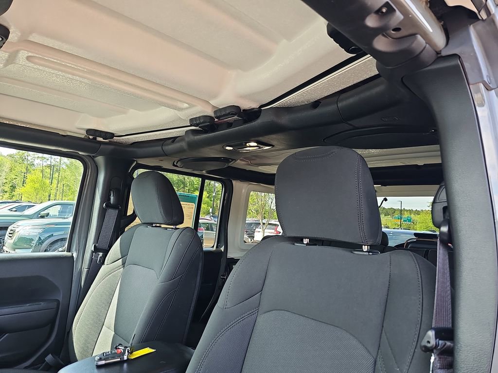 Used 2023 Jeep Wrangler Unlimited w/ Cold Weather Group image 34