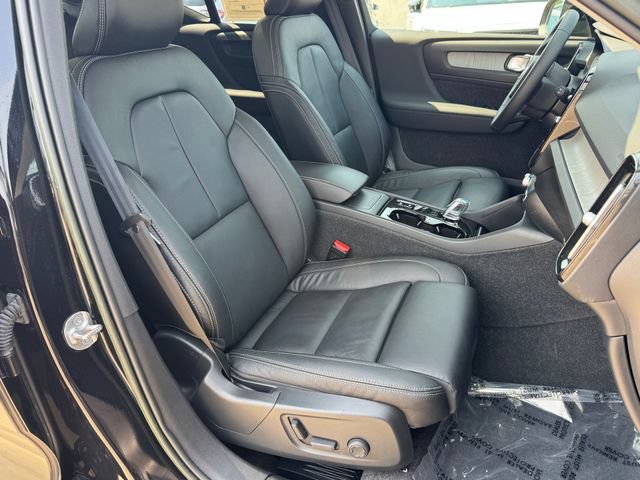 Used 2023 Volvo XC40 B5 Plus AWD/4WD image 12