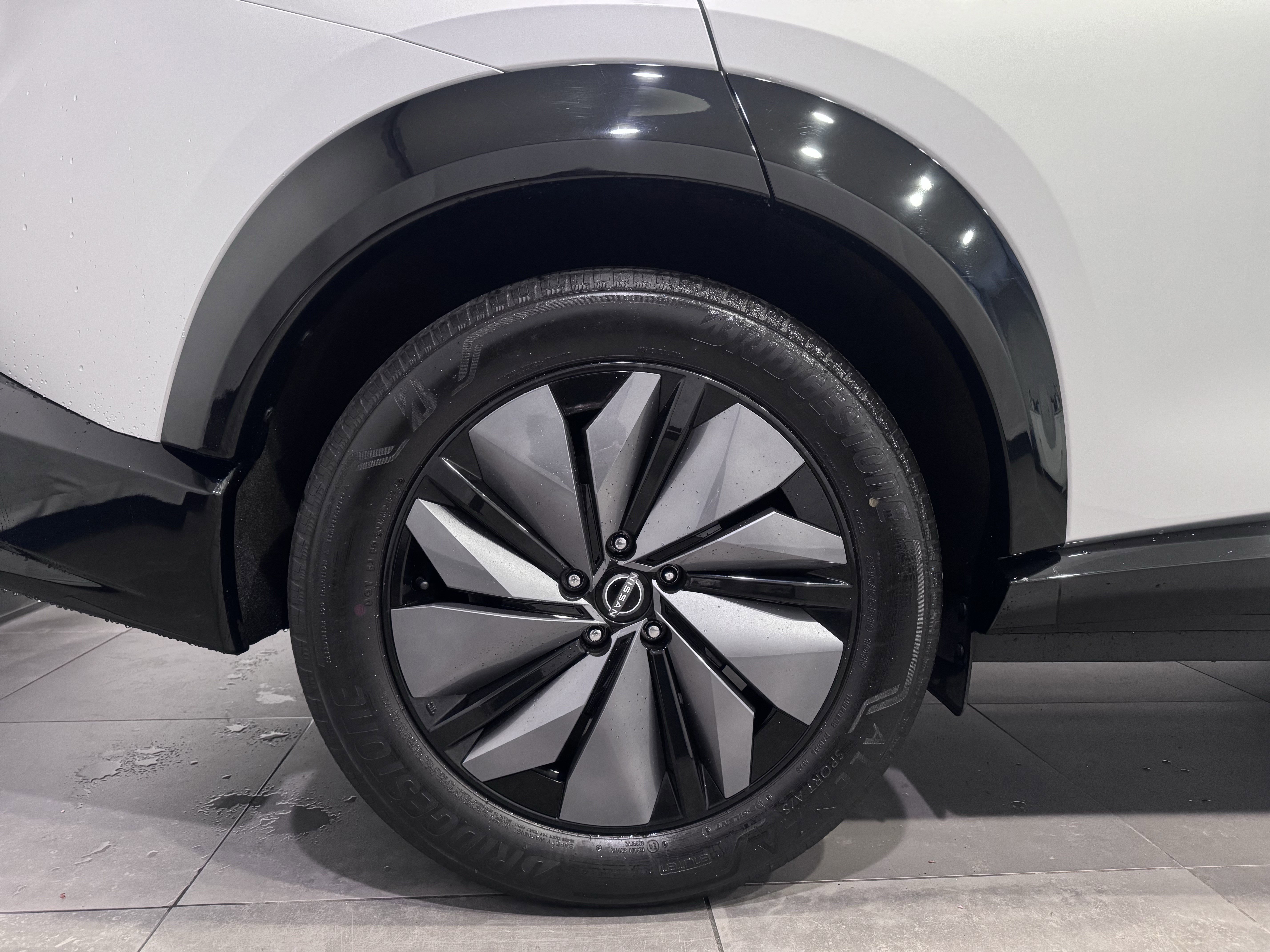 Used 2023 Nissan Ariya AWD image 10