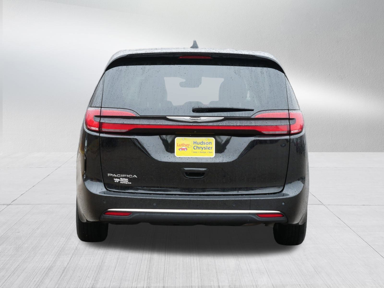 Certified 2024 Chrysler Pacifica Touring-L image 6