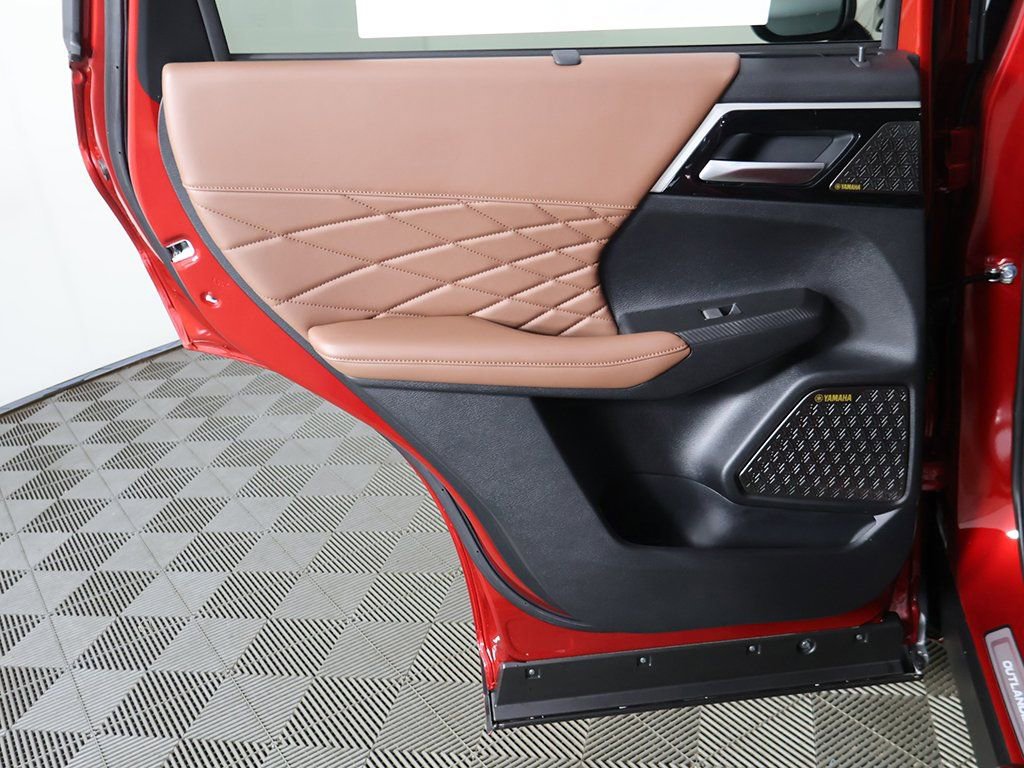 New 2025 Mitsubishi Outlander SEL image 29