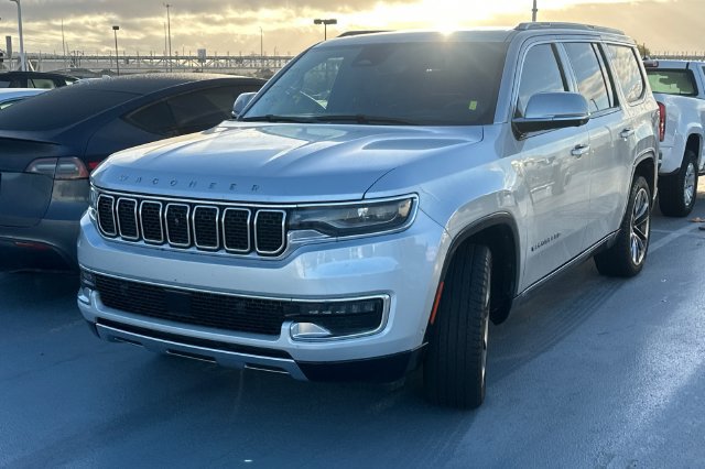 Used 2022 Jeep Wagoneer Series III w/ Premium Group I RWD image 2