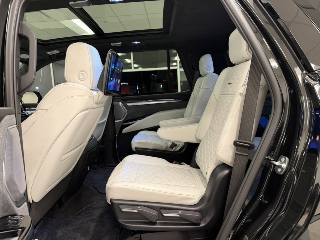 Used 2025 Cadillac Escalade V image 33