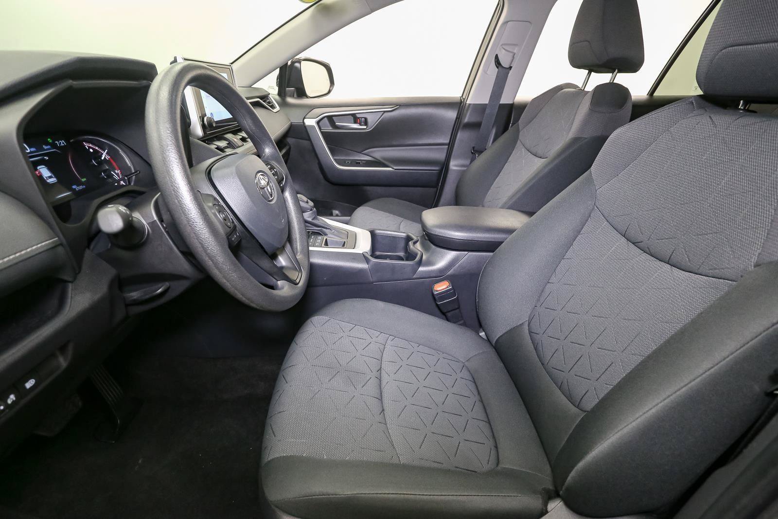 Used 2025 Toyota RAV4 XLE AWD/4WD image 43