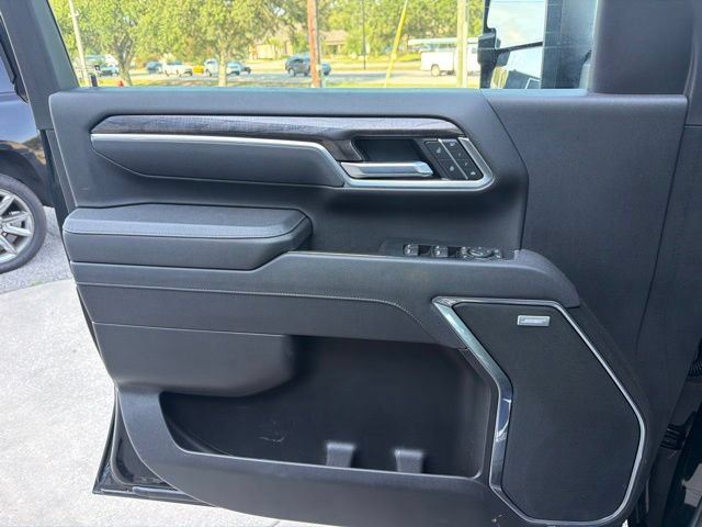 Used 2025 Chevrolet Silverado 2500 LTZ w/ LTZ Convenience Package AWD/4WD image 10
