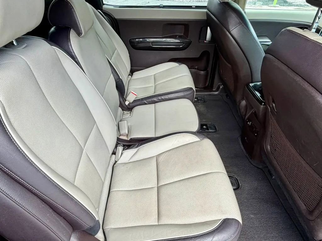 Used 2018 Kia Sedona SX Limited image 16