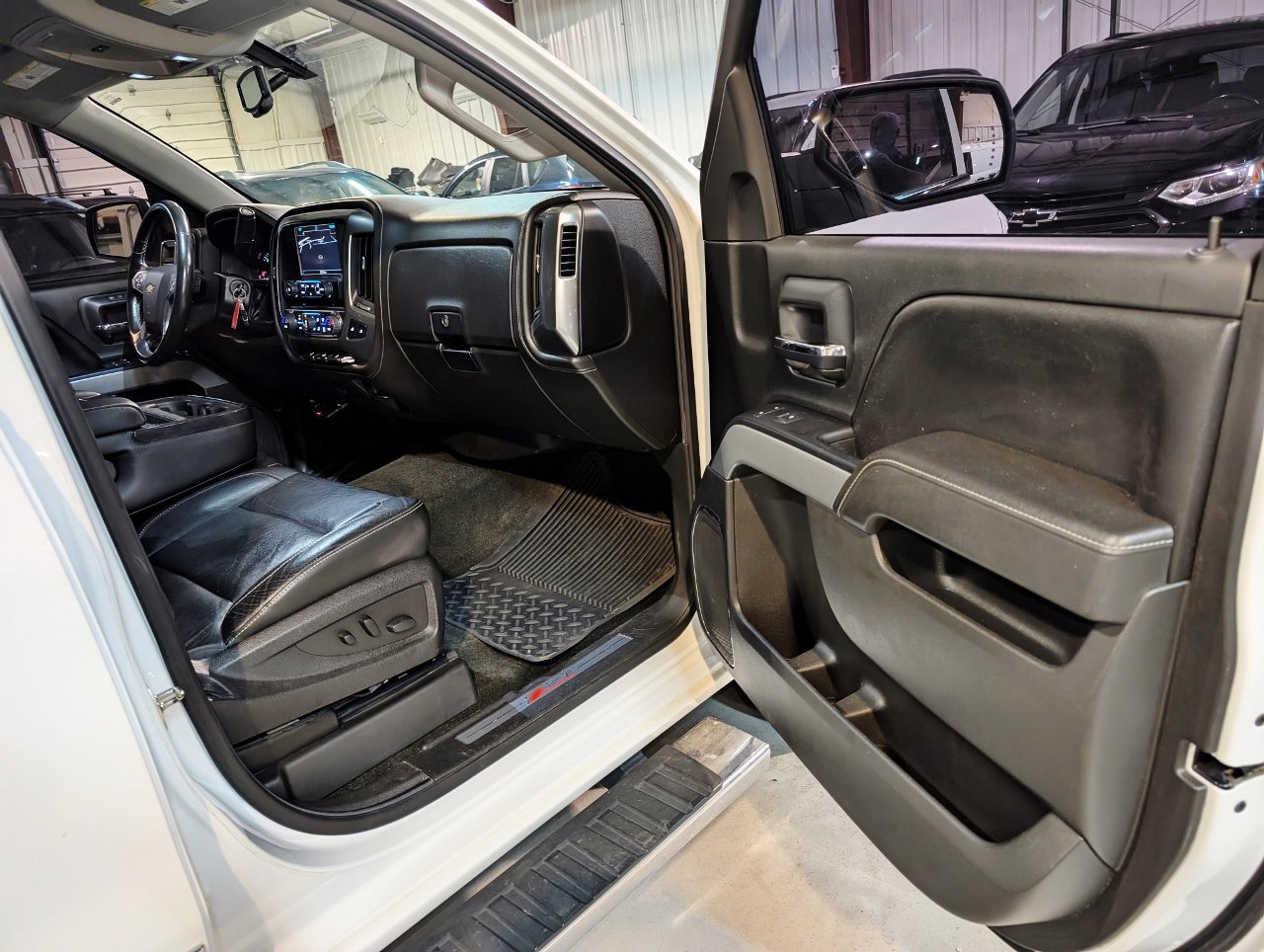 Used 2017 Chevrolet Silverado 1500 LTZ Z71 image 28