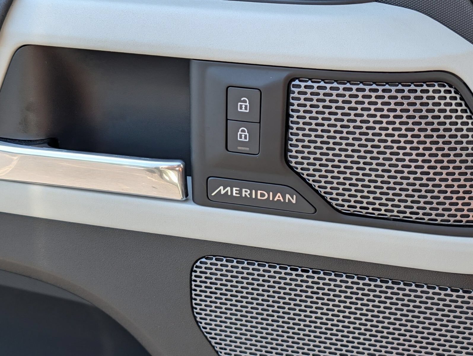 Used 2020 Land Rover Defender 110 First Edition AWD/4WD image 10