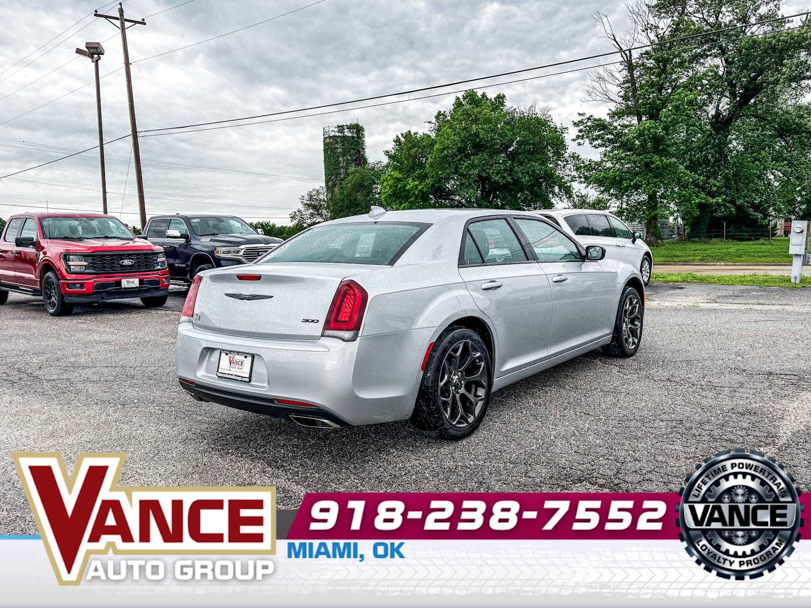 Used 2022 Chrysler 300 Touring w/ Sport Appearance Package RWD image 8