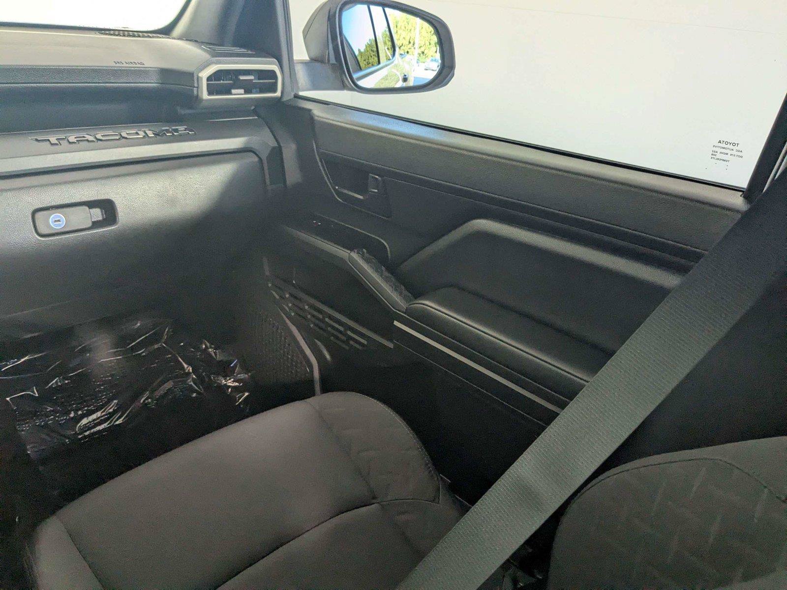 Used 2025 Toyota Tacoma SR AWD/4WD image 39