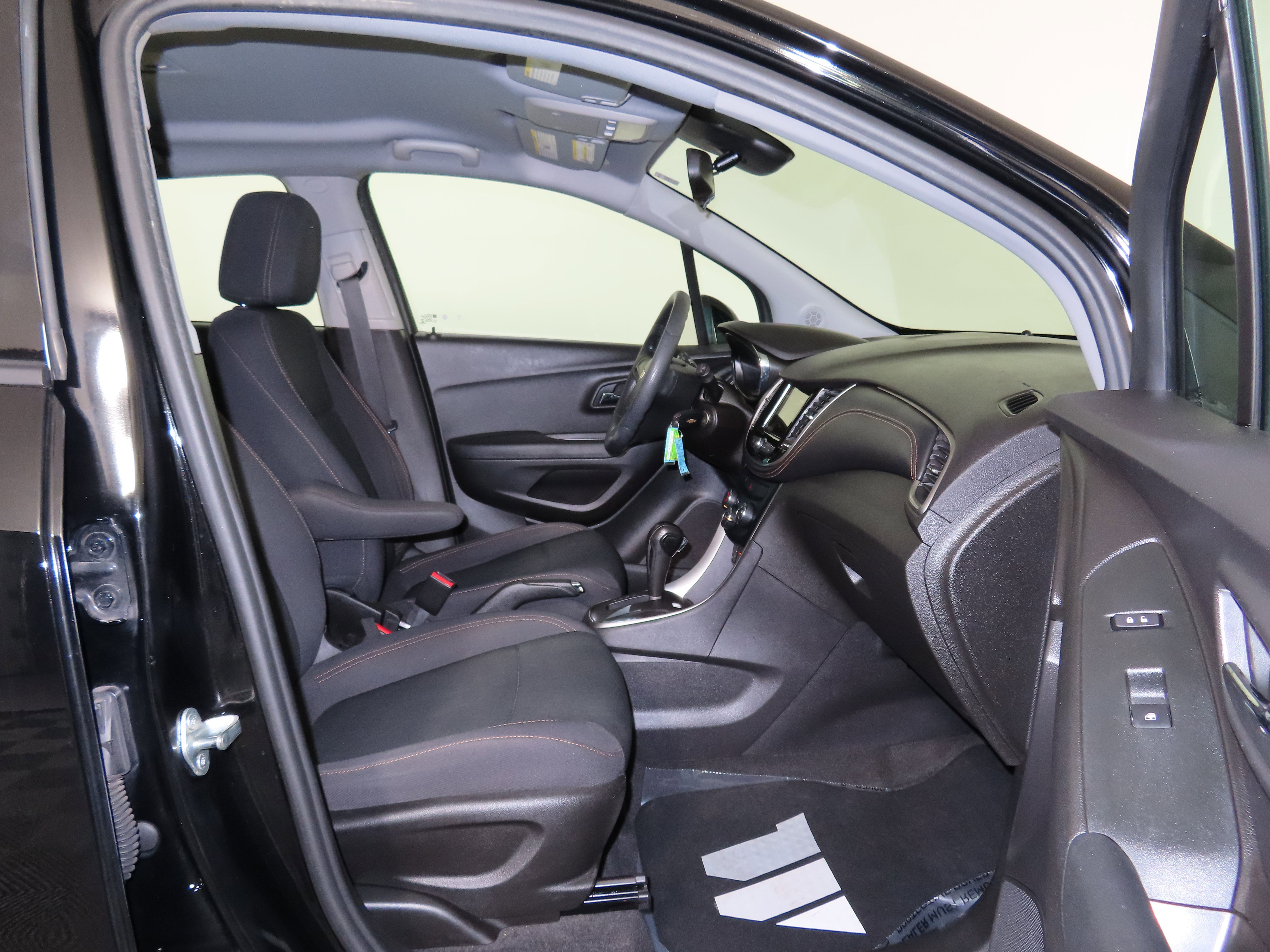 Used 2019 Chevrolet Trax LS image 25