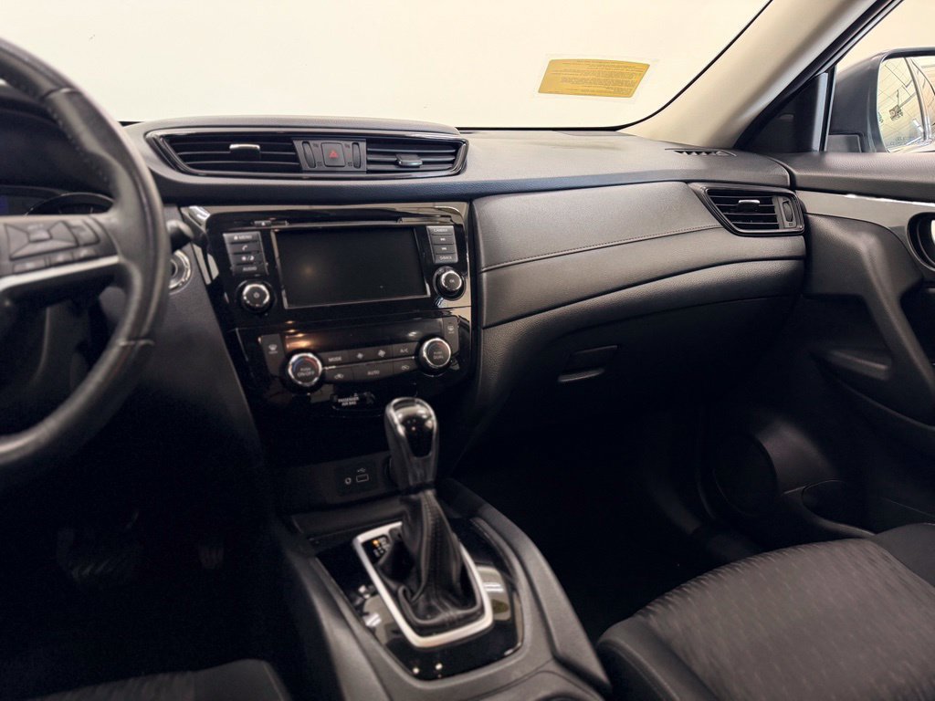 Used 2018 Nissan Rogue SV AWD/4WD image 15