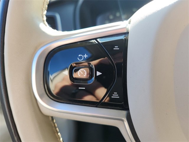 Used 2020 Volvo XC90 T6 Momentum image 24