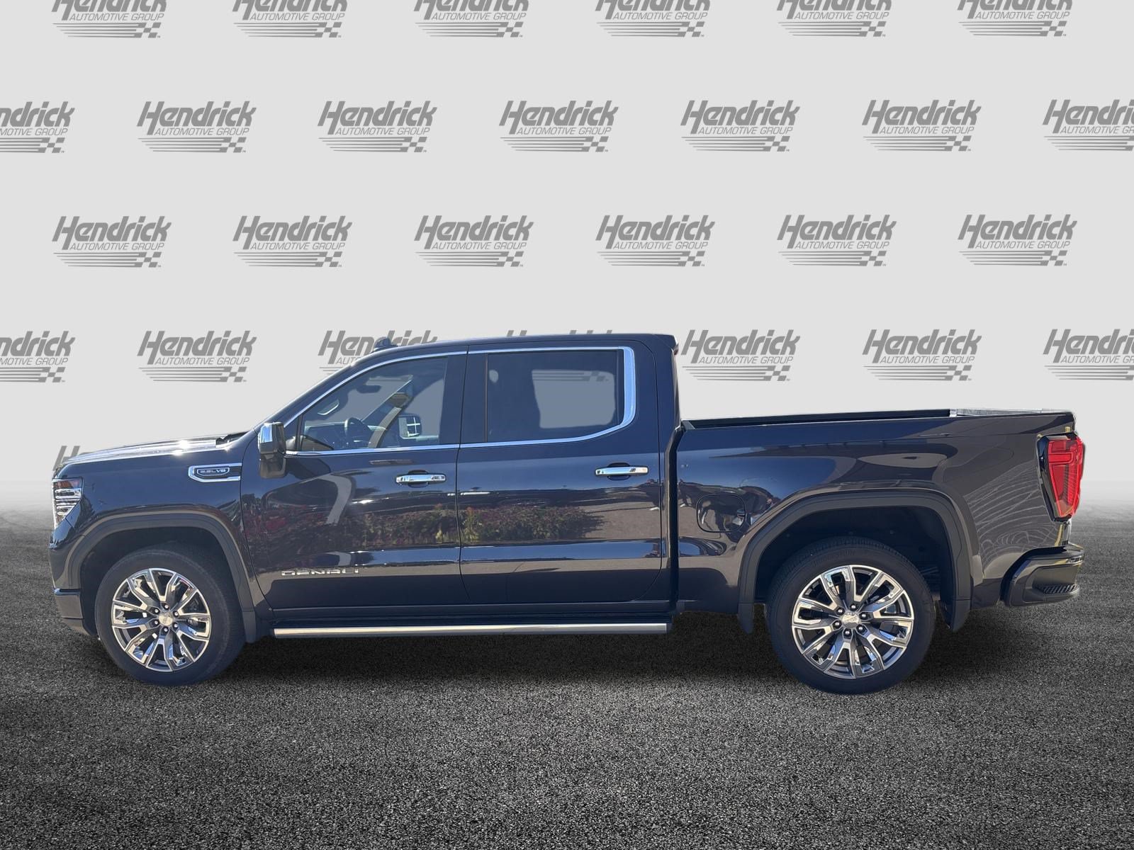Used 2025 GMC Sierra 1500 Denali w/ Denali Reserve Package AWD/4WD image 7