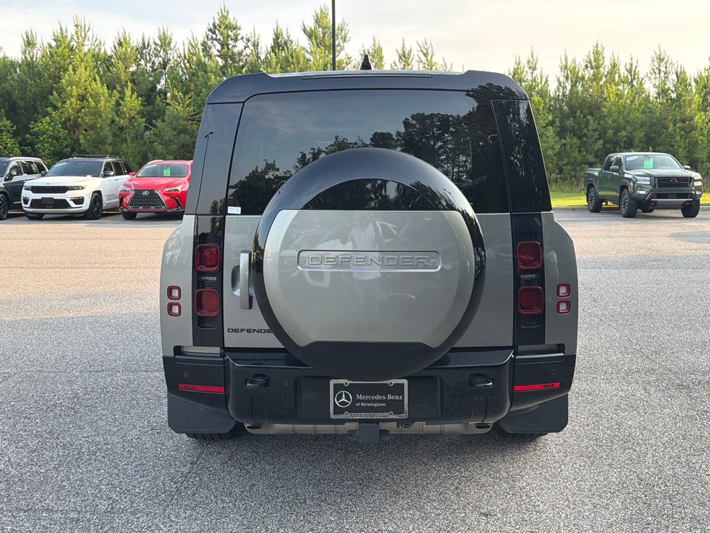 Used 2025 Land Rover Defender 130 X-Dynamic SE AWD/4WD image 11