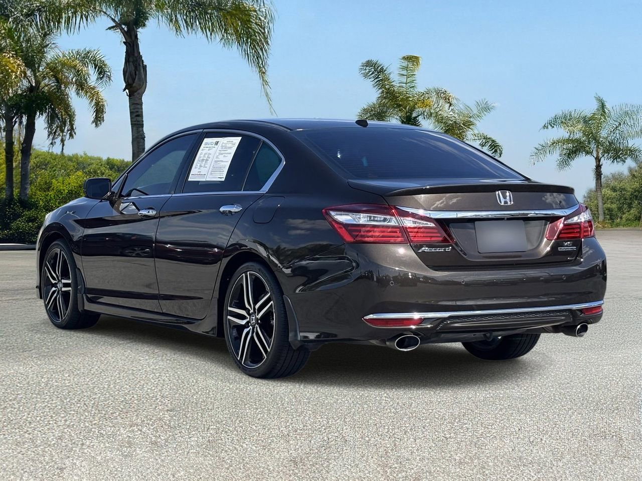 Used 2016 Honda Accord Touring image 2