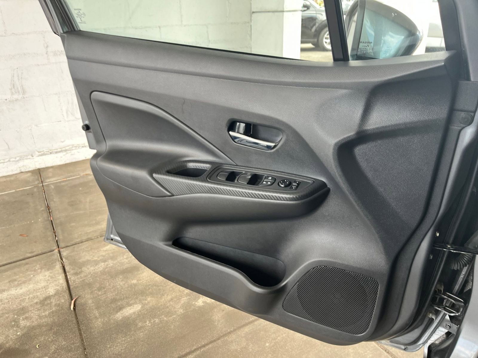 Used 2025 Nissan Versa SV FWD image 18