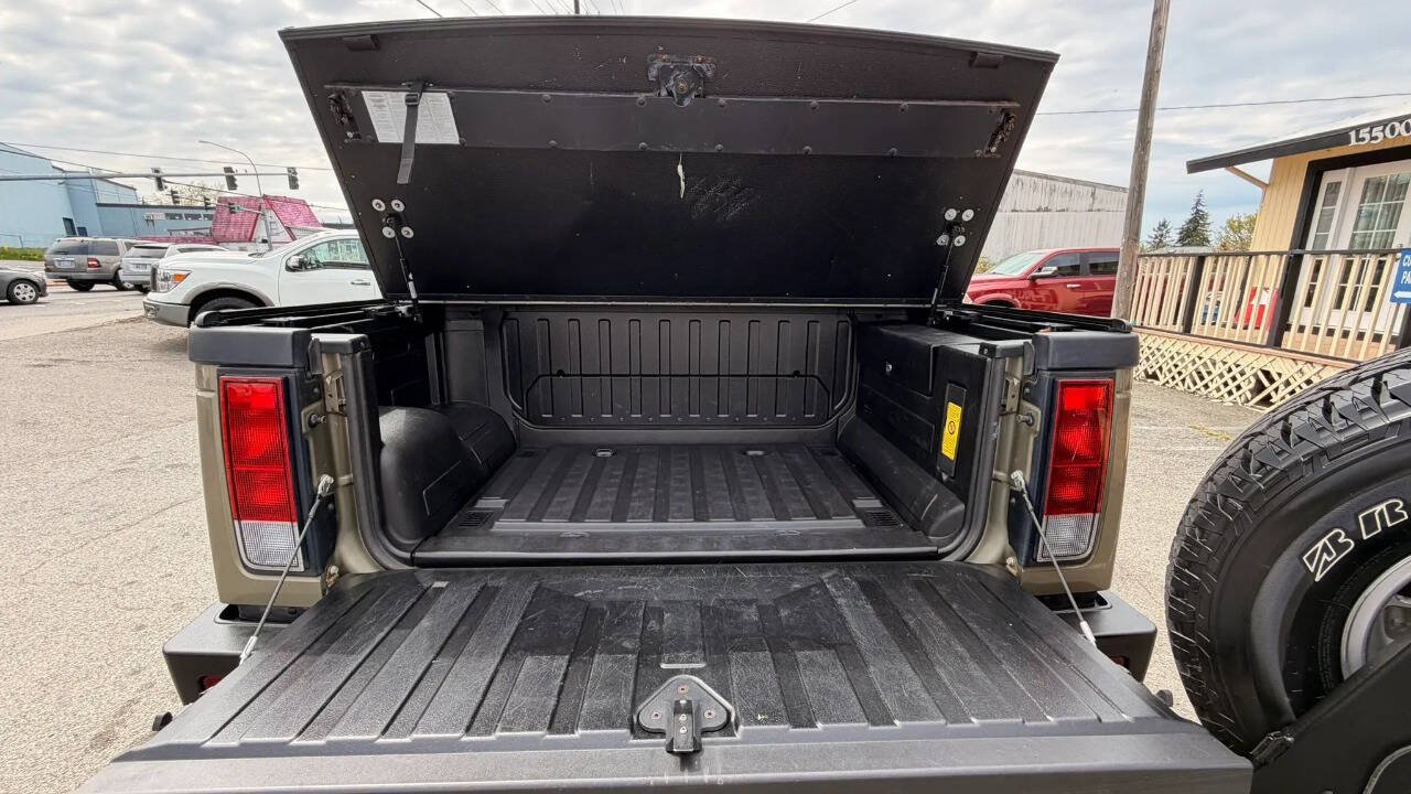 Used 2005 HUMMER H2 SUT w/ Preferred Equipment Group AWD/4WD image 31
