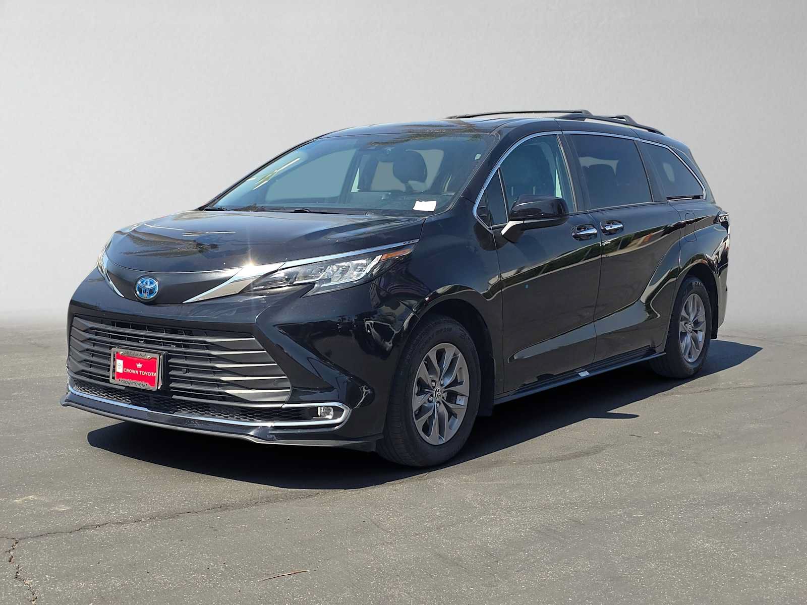 Used 2023 Toyota Sienna XLE FWD image 7