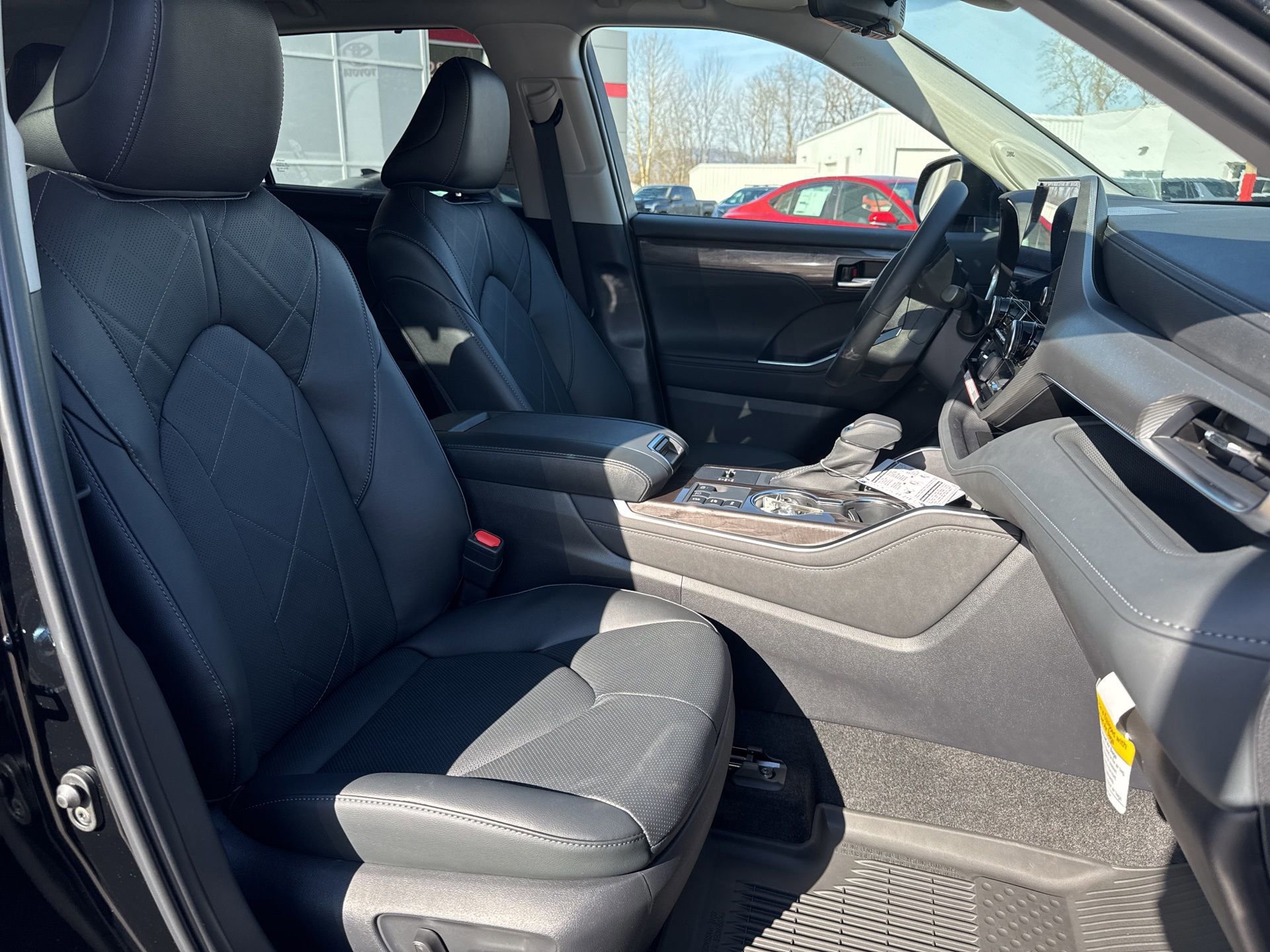 New 2026 Toyota Highlander Platinum image 11