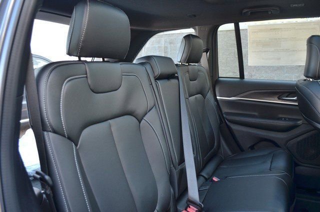 New 2025 Jeep Grand Cherokee Limited image 31