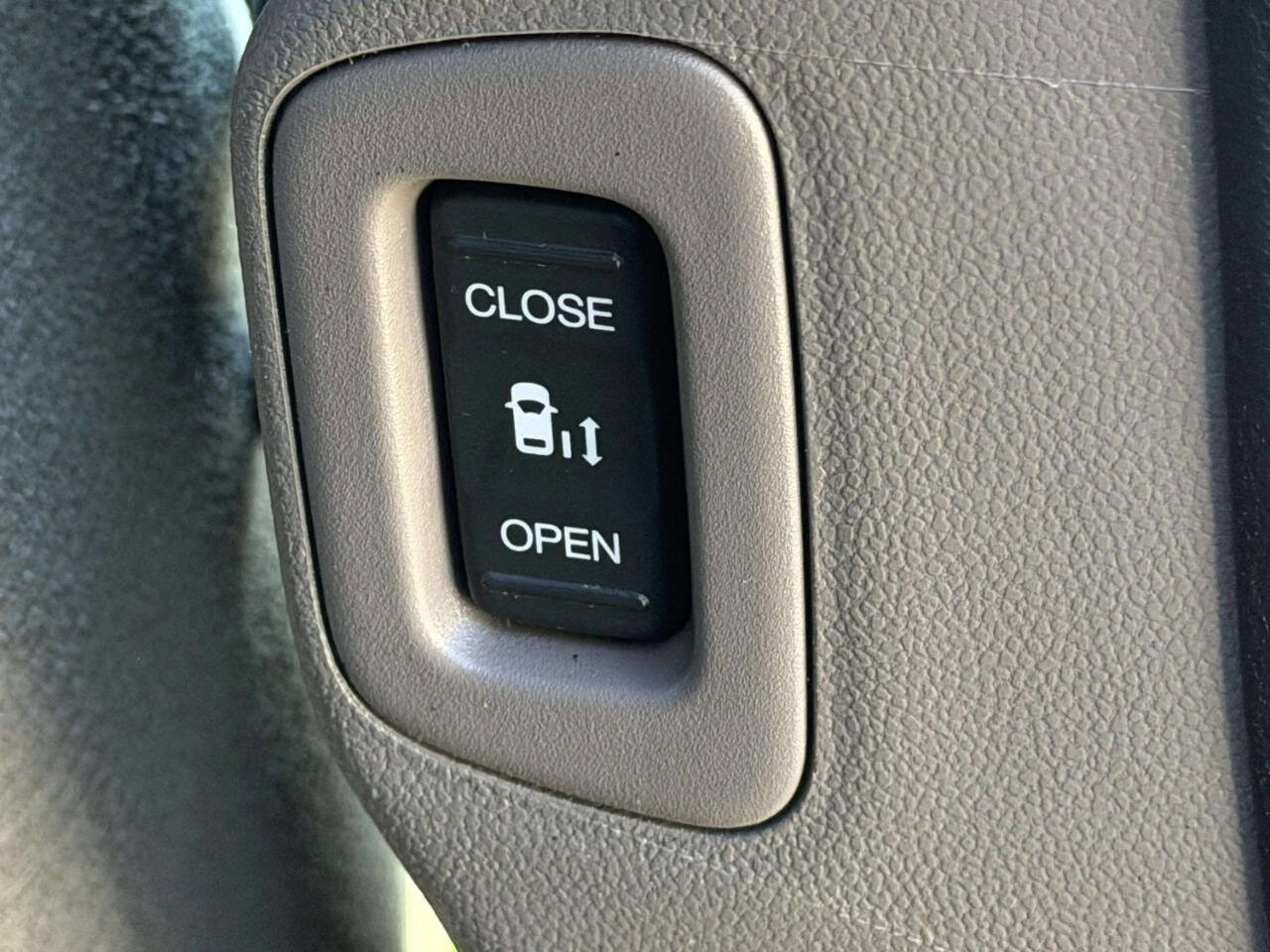 Used 2011 Honda Odyssey EX image 24