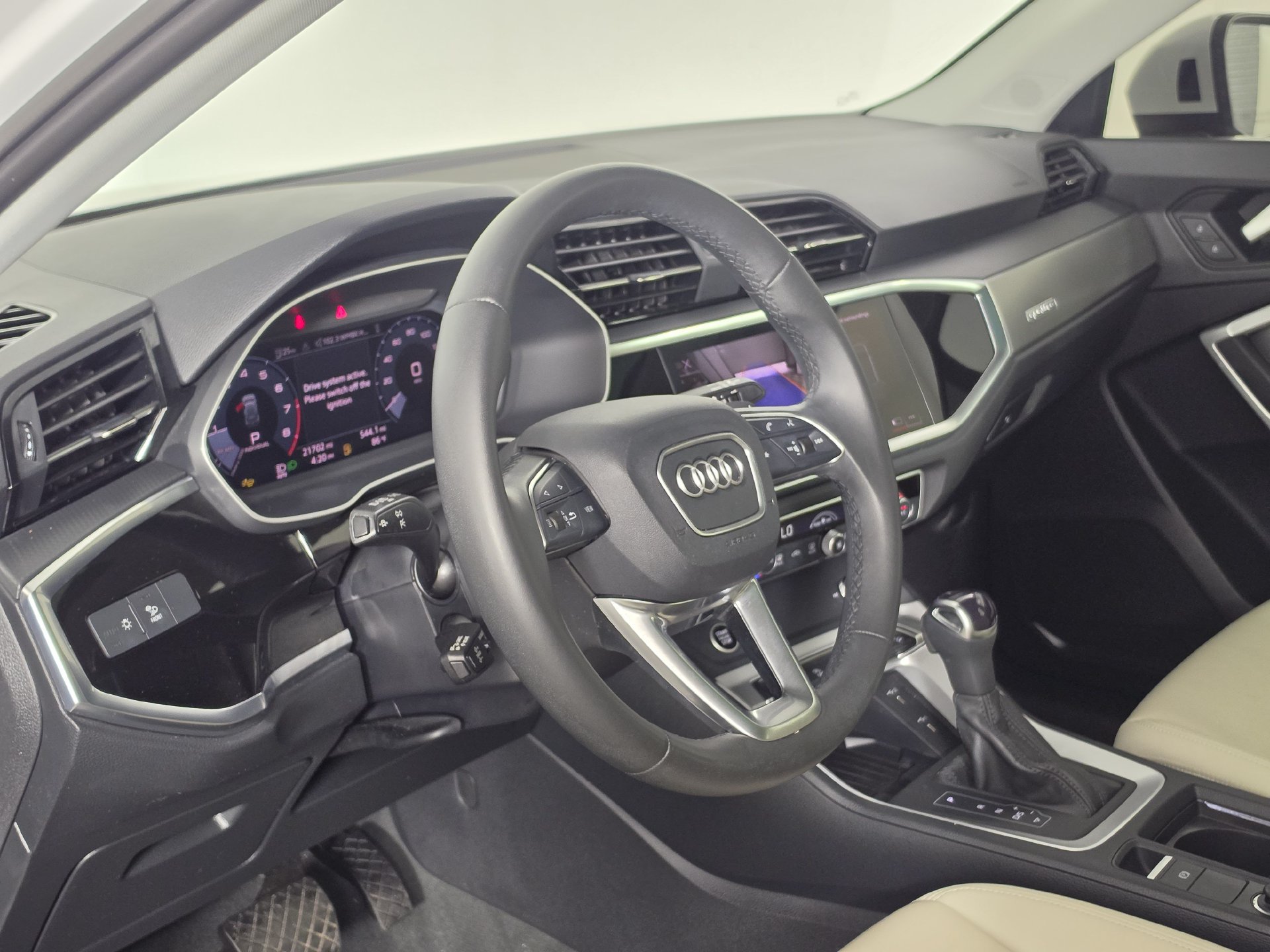 Used 2025 Audi Q3 2.0T Premium AWD/4WD image 2